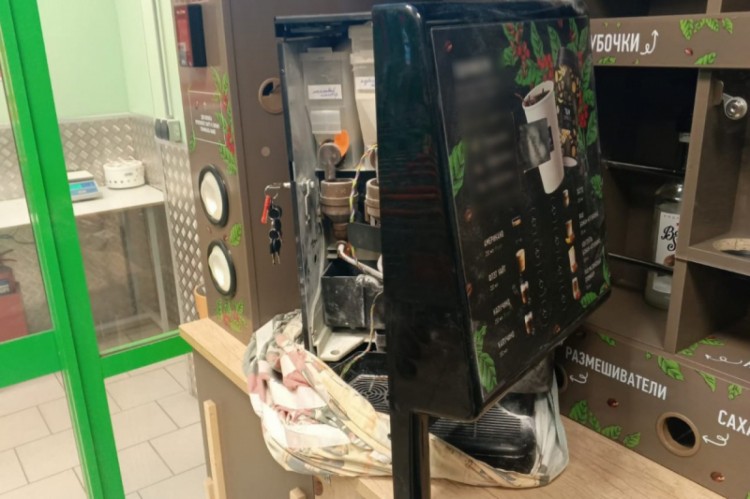 Житель Северодвинска украл кофейный автомат